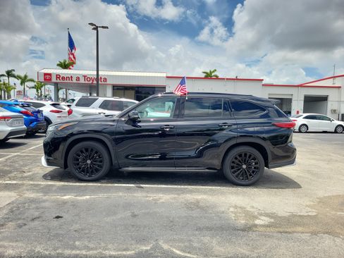 Used 2023 Toyota Highlander XSE FWD image 7