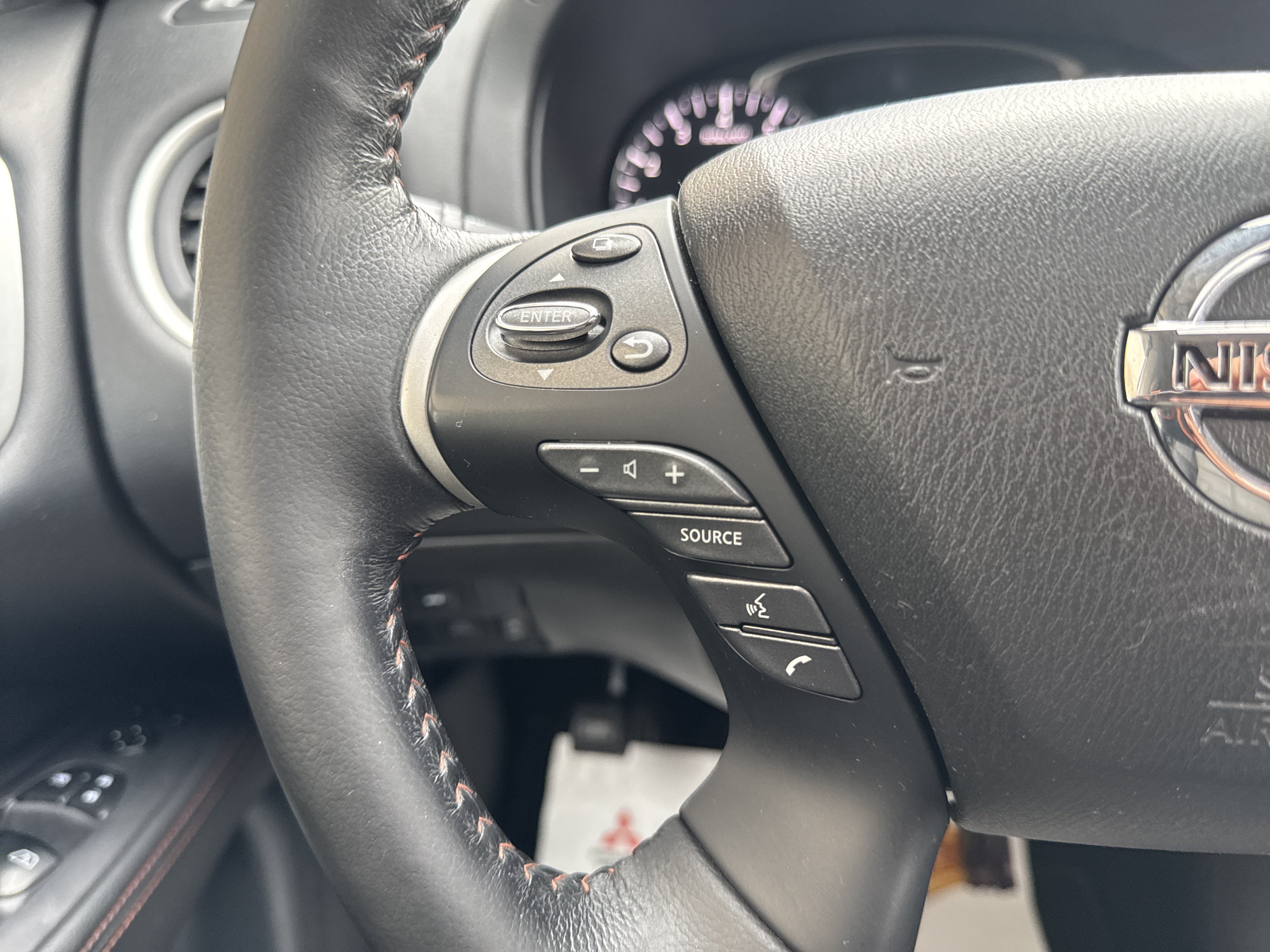 Used 2020 Nissan Pathfinder SL AWD/4WD image 24