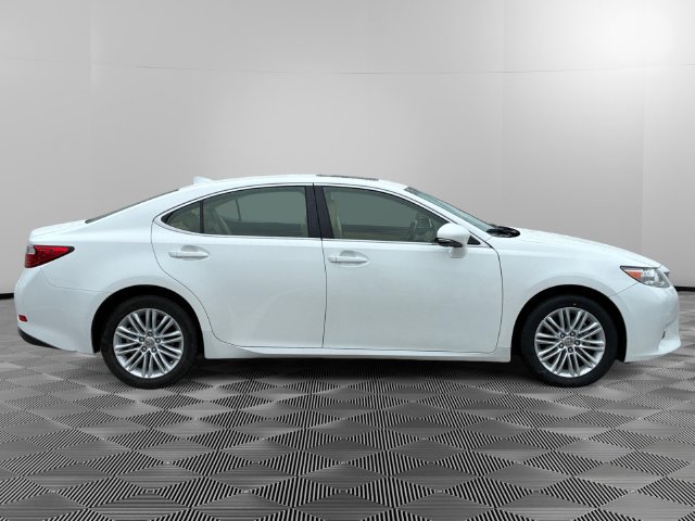 Used 2015 Lexus ES 350 w/ Luxury Package FWD image 6