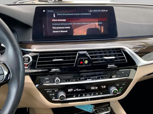 Used 2018 BMW 530i xDrive w/ Premium Package AWD/4WD image 7
