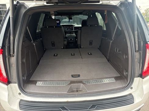 Used 2024 GMC Yukon Denali w/ Denali Reserve Package RWD image 12