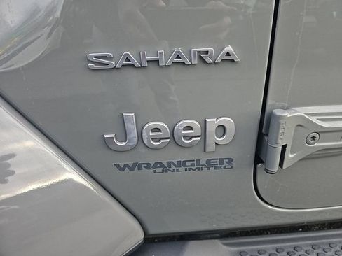Used 2019 Jeep Wrangler Unlimited Sahara AWD/4WD image 28