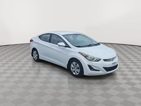 Used 2016 Hyundai Elantra SE image 2