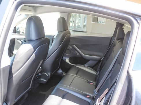 Used 2024 Tesla Model Y Long Range AWD/4WD image 23