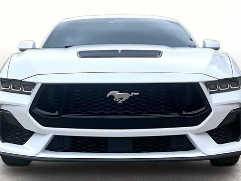 Used 2025 Ford Mustang GT Premium RWD image 4