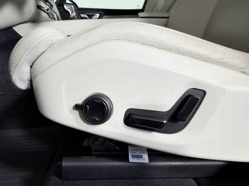 Used 2019 Volvo XC60 T5 Inscription w/ Protection Package Premier AWD/4WD image 35