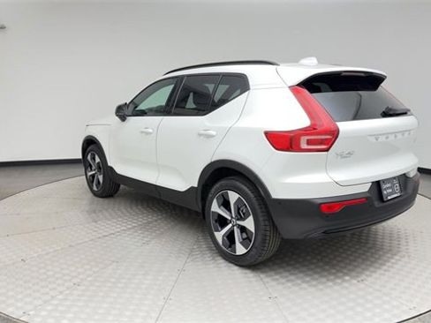 Certified 2025 Volvo XC40 B5 Plus image 4