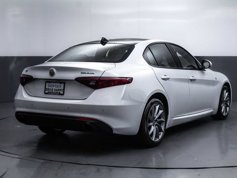 Used 2022 Alfa Romeo Giulia Ti AWD/4WD image 13
