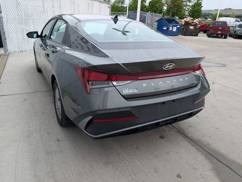 Used 2025 Hyundai Elantra SE w/ Cargo Package FWD image 14