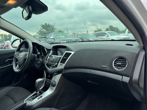 Used 2016 Chevrolet Cruze LT FWD image 19