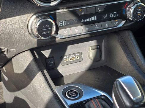 Used 2025 Nissan Sentra SR image 34