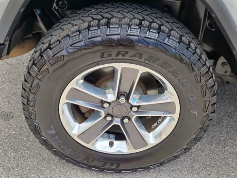 Used 2018 Jeep Wrangler Unlimited Sahara AWD/4WD image 10