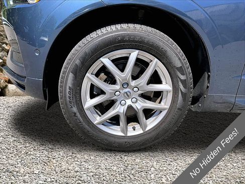 Used 2018 Volvo XC60 T5 Momentum w/ Convenience Package AWD/4WD image 9