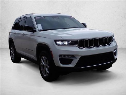 Used 2023 Jeep Grand Cherokee Limited w/ Trailer Tow Prep Group (B) AWD/4WD image 6