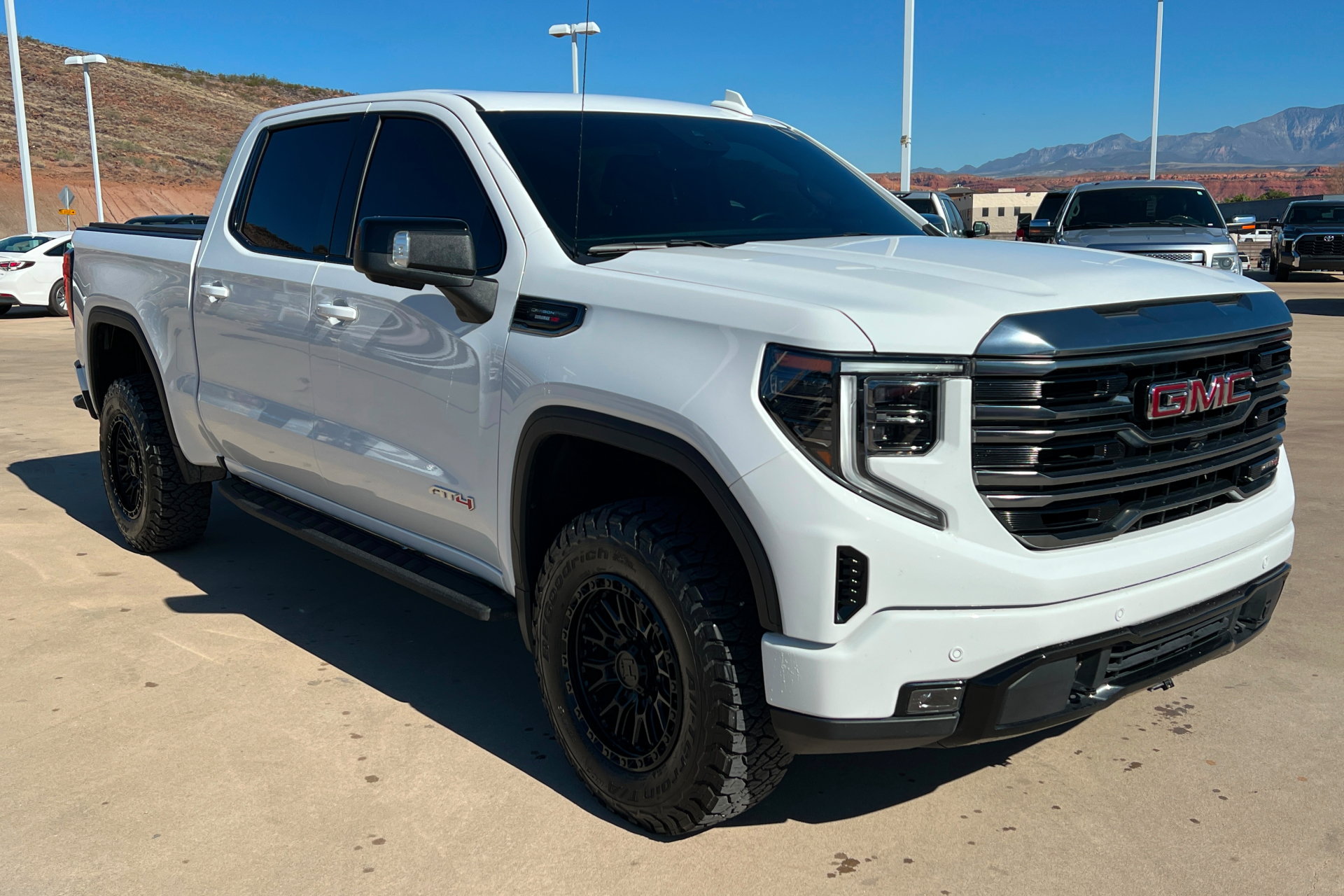 Used 2023 GMC Sierra 1500 AT4 w/ AT4 Premium Package AWD/4WD image 8