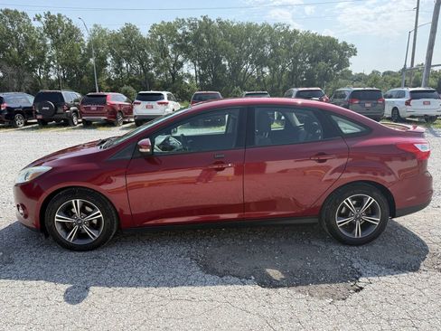 Used 2014 Ford Focus SE w/ SE Sport Package FWD image 6