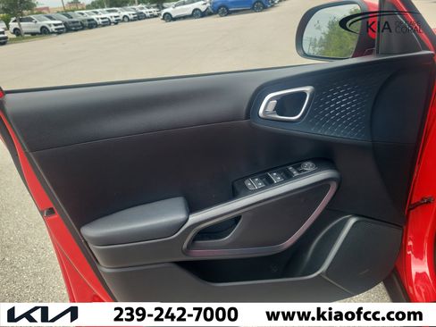 Used 2025 Kia Soul EX FWD image 23