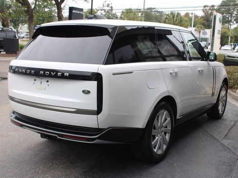 Used 2023 Land Rover Range Rover SE image 4