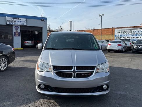 Used 2018 Dodge Grand Caravan SXT image 8