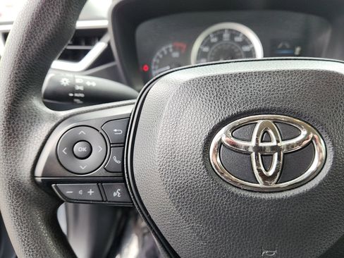 Used 2020 Toyota Corolla LE image 18