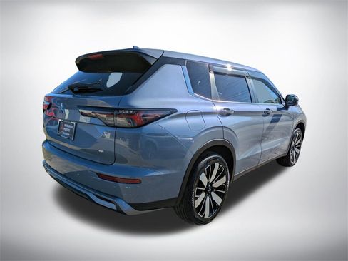 New 2026 Mitsubishi Outlander SE image 4