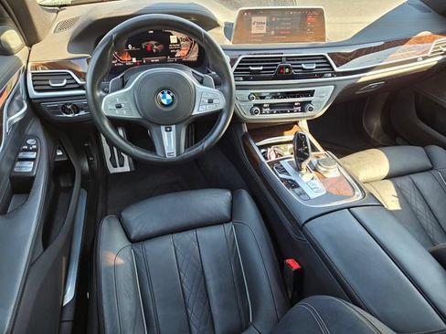 Used 2021 BMW 750i xDrive w/ Autobahn Package AWD/4WD image 11