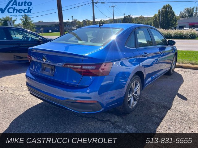 Used 2024 Volkswagen Jetta SE FWD image 3