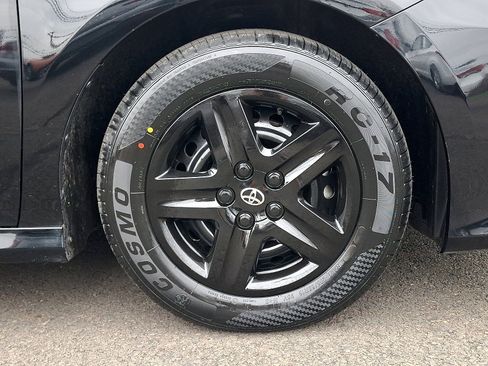 Used 2021 Toyota Camry LE image 8