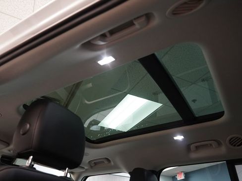 Used 2024 Land Rover Defender 130 S image 10