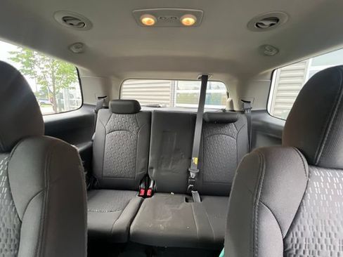 Used 2012 GMC Acadia SLE FWD image 19