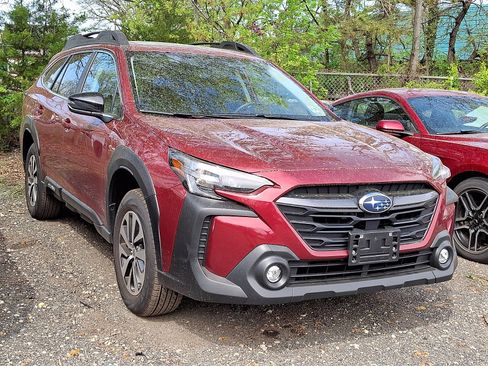 Used 2025 Subaru Outback Premium image 1