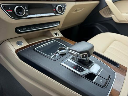 Used 2018 Audi Q5 2.0T Premium Plus AWD/4WD image 28
