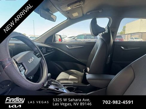 Certified 2024 Kia Niro EX FWD image 6