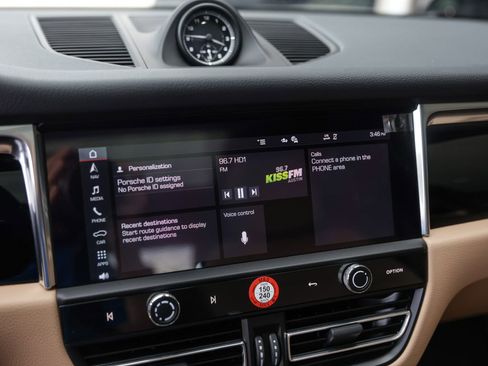 Certified 2025 Porsche Macan image 22