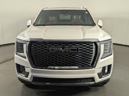 Used 2023 GMC Yukon Denali Ultimate AWD/4WD image 3