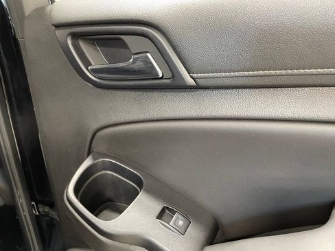 Used 2017 GMC Yukon SLT image 29