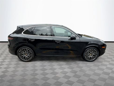 Used 2019 Porsche Cayenne S w/ Premium Plus Package image 9