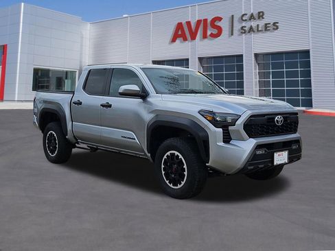 Used 2024 Toyota Tacoma TRD Off-Road image 3