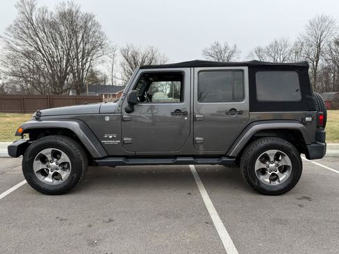 Used 2016 Jeep Wrangler Unlimited Sahara w/ Dual Top Group AWD/4WD image 8