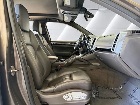 Used 2016 Porsche Cayenne AWD/4WD image 10