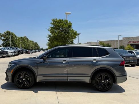 Used 2024 Volkswagen Tiguan SE R-Line FWD image 9