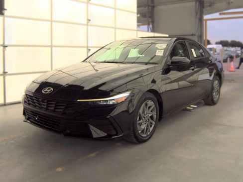 Used 2024 Hyundai Elantra SEL FWD image 1
