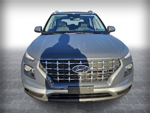 Used 2023 Hyundai Venue SEL image 2