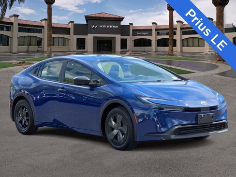Used 2023 Toyota Prius LE FWD image 2