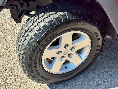 Used 2013 Jeep Wrangler Unlimited Sport w/ Connectivity Group AWD/4WD image 12