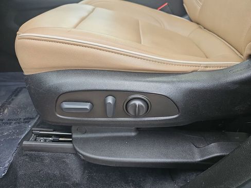 Used 2023 Chevrolet Traverse Premier AWD/4WD image 36