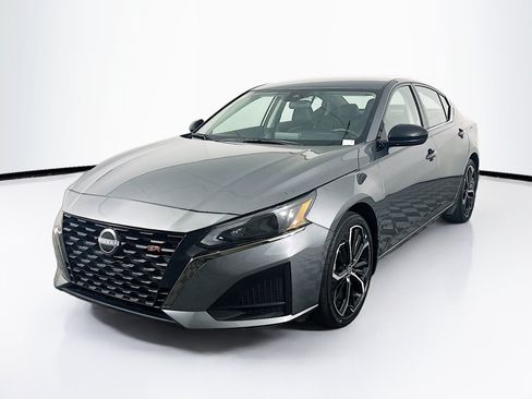 Used 2024 Nissan Altima 2.5 SR FWD image 3