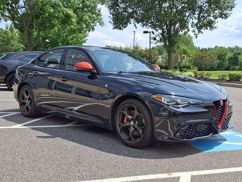 Used 2024 Alfa Romeo Giulia Ti w/ Performance Driving Package AWD/4WD image 3