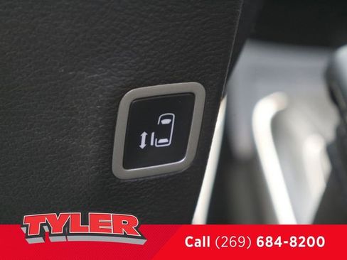 Used 2023 Chrysler Pacifica Limited w/ Uconnect Theater Family Group FWD image 42
