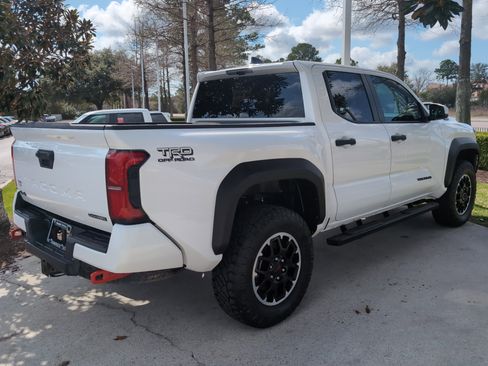 Certified 2025 Toyota Tacoma TRD Off-Road image 10
